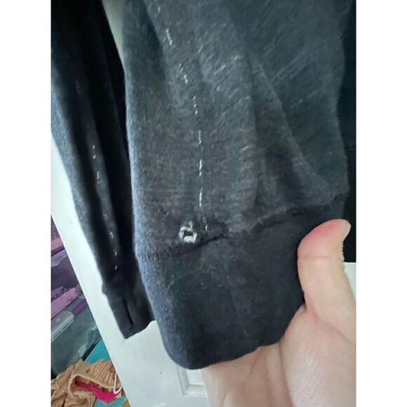 Lululemon In A Cinch Long Sleeve Tee
Heathered Black / Super Wide Load Stripe He - Picture 11 of 12